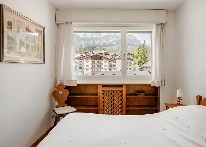 Dolce Casa Cortina Centro-ski Апартаменты *